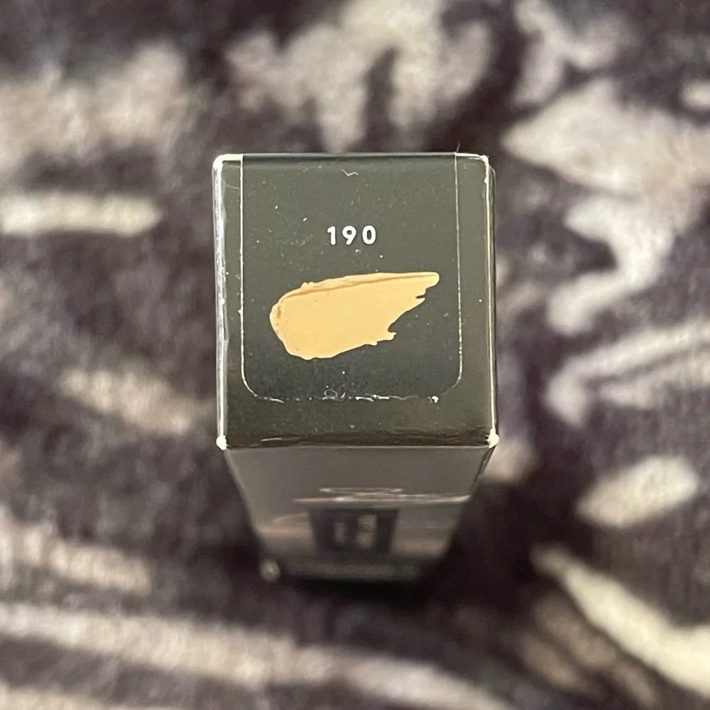 Fenty 190 Pro Filt'r Instant Retouch Concealer
